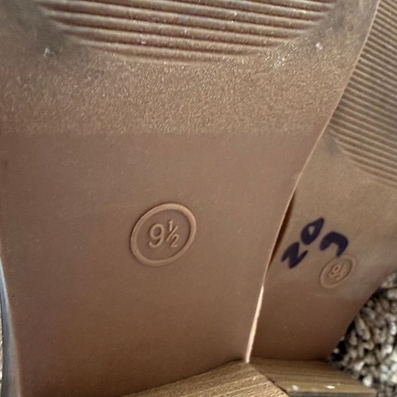 Boots - Picture 5 of 6